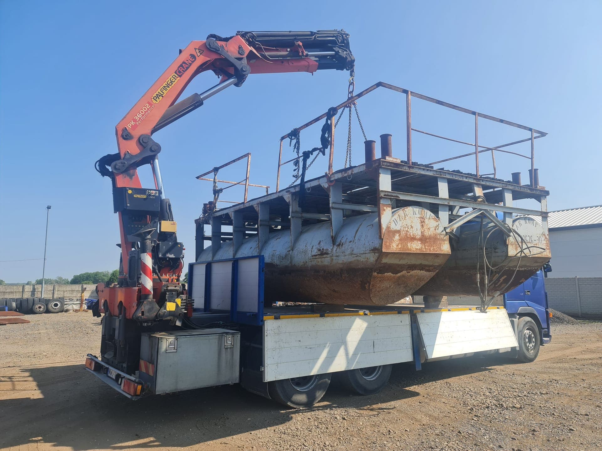 Tehergépkocsik a munkaterületen – NANO Special Logistics